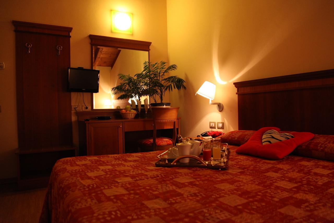 Hotel Il Borghetto Bariano Esterno foto
