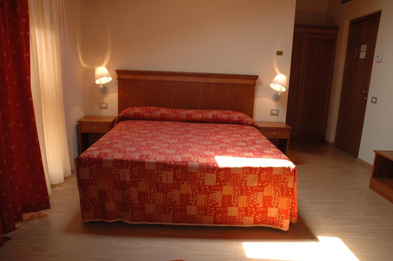 Hotel Il Borghetto Bariano Esterno foto