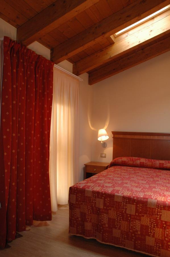 Hotel Il Borghetto Bariano Esterno foto
