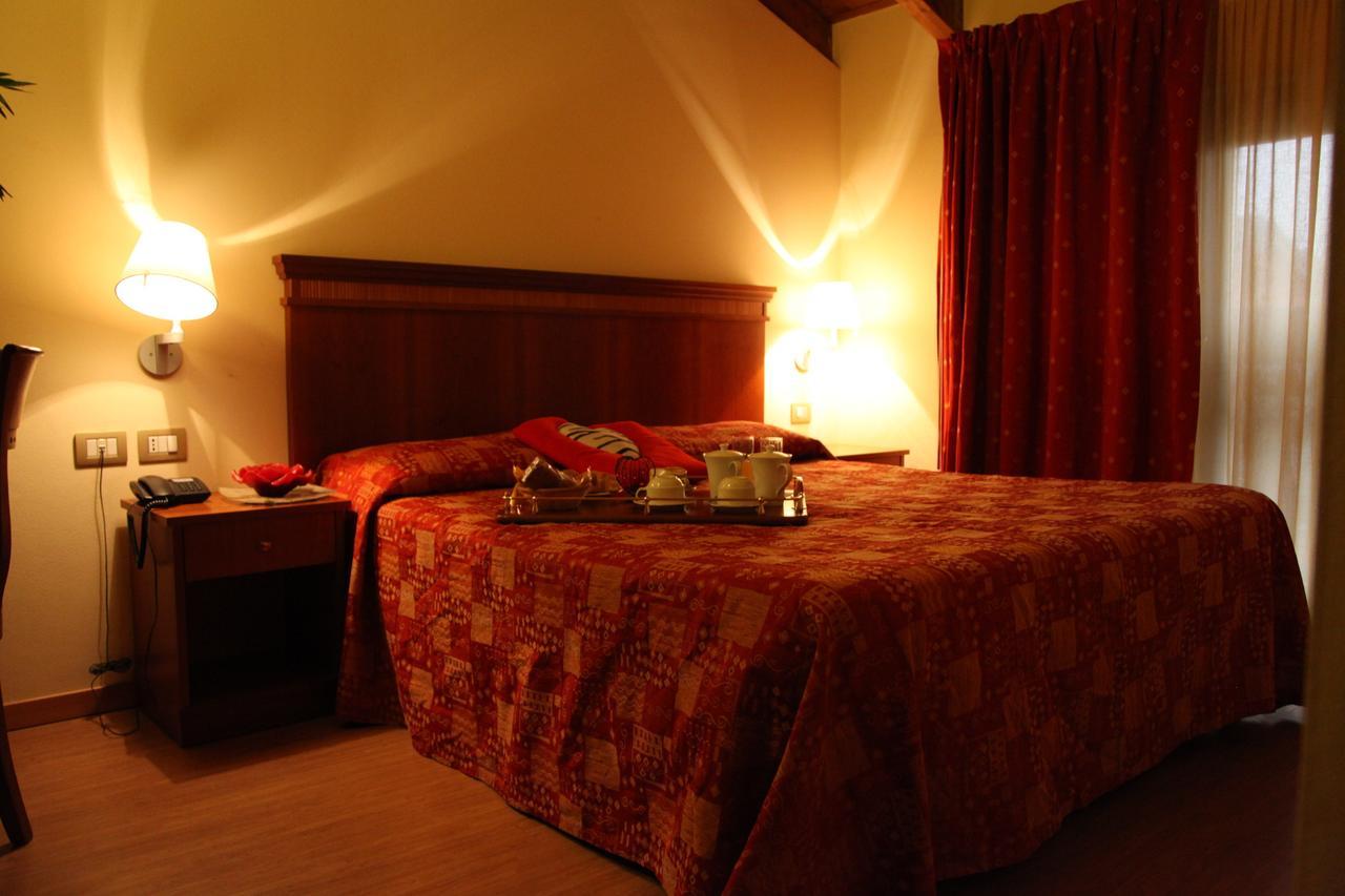 Hotel Il Borghetto Bariano Esterno foto