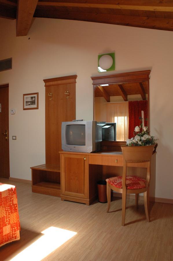 Hotel Il Borghetto Bariano Esterno foto