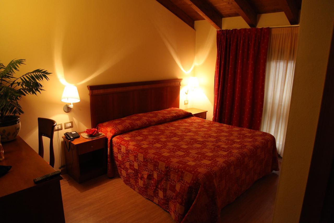 Hotel Il Borghetto Bariano Esterno foto