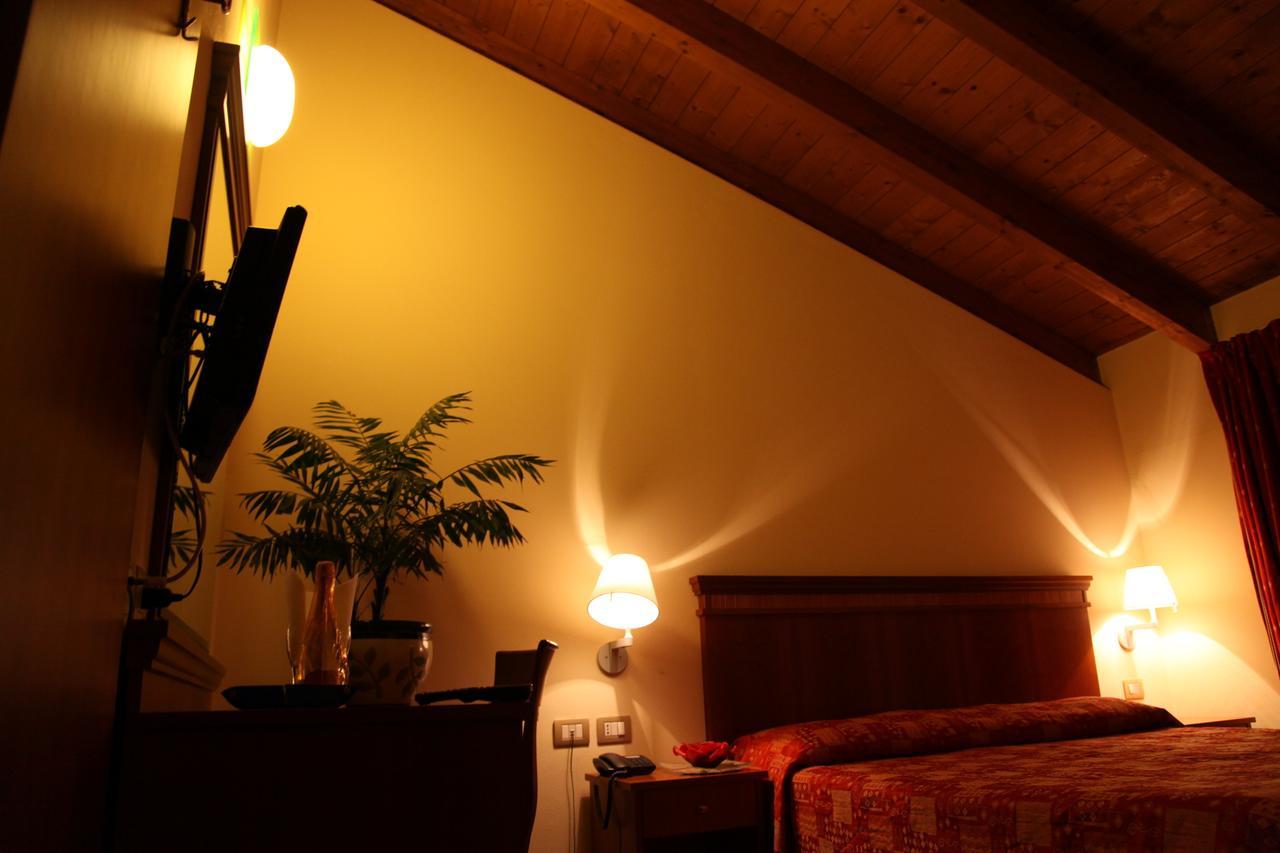 Hotel Il Borghetto Bariano Esterno foto