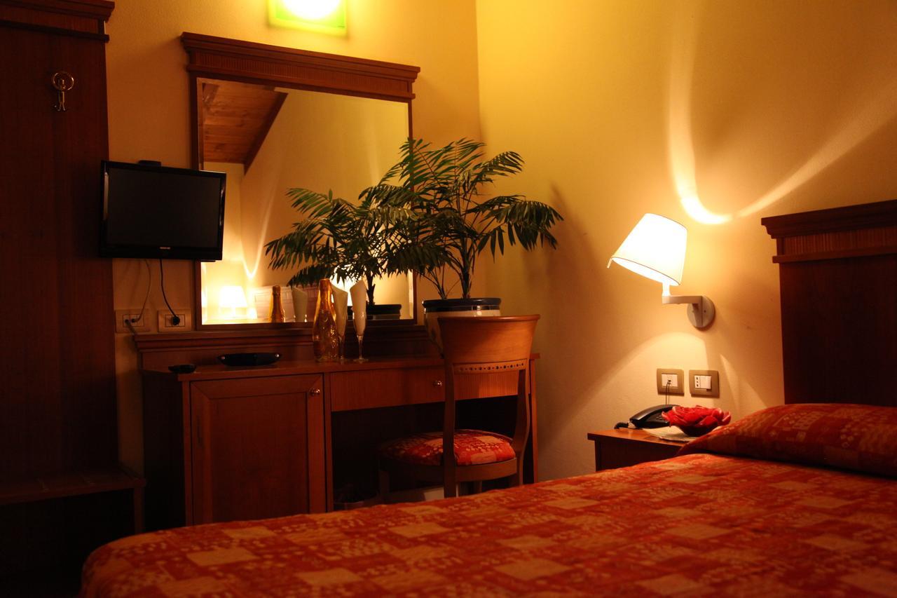 Hotel Il Borghetto Bariano Esterno foto